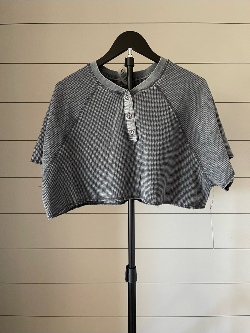 Mono B Gray Waffle Knit Cropped Henley Tee Size Medium Raw Hem